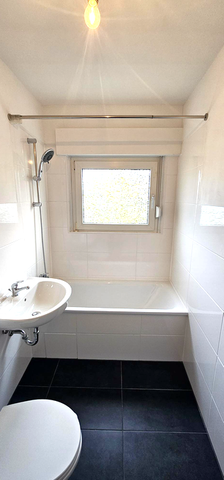 Toll geschnittene 2-Zimmer-Wohnung mit Balkon im EG! - Photo 2