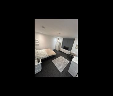 Room in a Shared Flat, Gorton, M18 - Photo 1