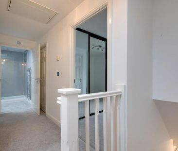 2 bedroom coach house to rent - Photo 1