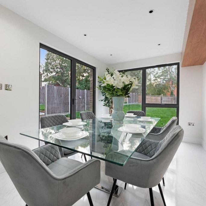 5 bedroom semi-detached house to rent - Photo 1