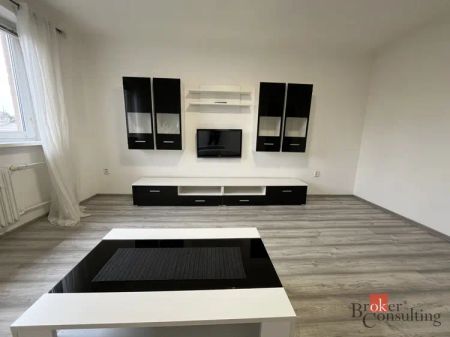 Pronájem bytu 2+1 52 m - Fotografie 2