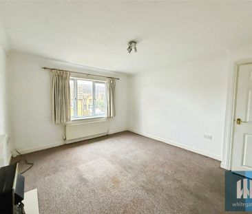 Old Earth, Elland, HX5 - Photo 2