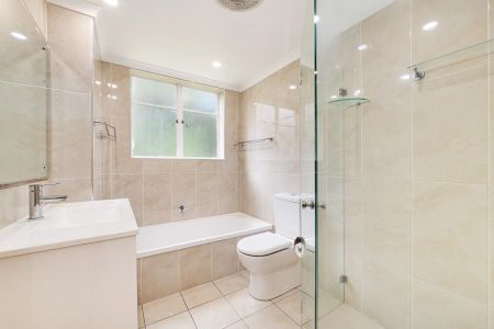 Charming and Convenient Two Bedroom Apartment in Heart of Roseville - Photo 5