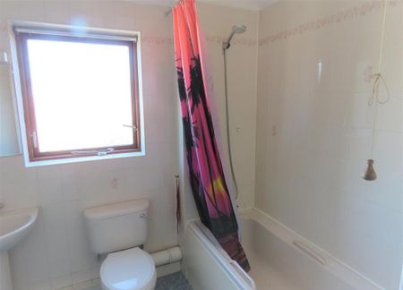 4 bedroom flat to rent - Photo 5