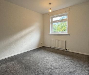 3 bedroom flat to rent - Photo 3