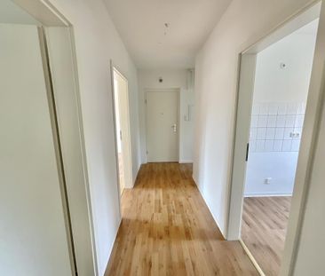 Nähe Miele: Helle 3-Zimmer-Wohnung mit Tageslichtbad frei! - Photo 2