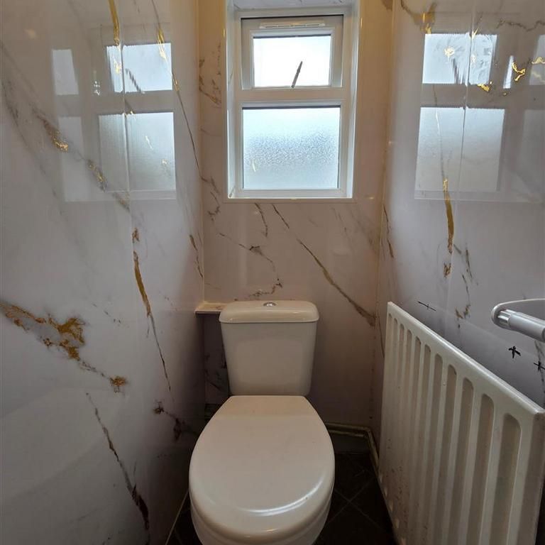 3 bedroom terraced house to rent - Photo 1