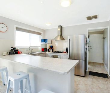 FAMILY HOME IN THE HEART OF NOARLUNGA DOWNS - Photo 5