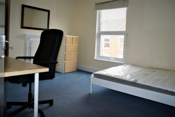 24 Oxford Street - Great Specification & Heart of the Student Triangle Loughborough - Photo 1