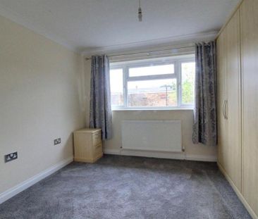 2 bedroom semi-detached bungalow to rent - Photo 4