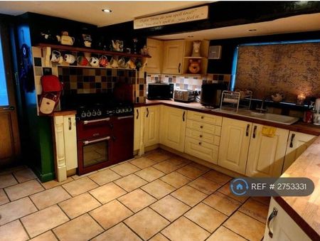 1 bedroom in a house share to rent - Photo 3