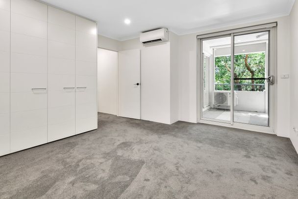 Perfectly Positioned One Bedroom in Alexandria - Photo 1