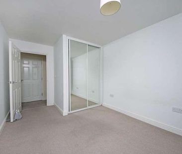 Gilbert White Close, UB6 - Photo 2