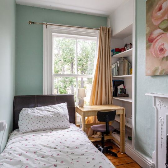 Room for rent in charming 5-bedroom house, Drumcondra Dublin - Photo 1