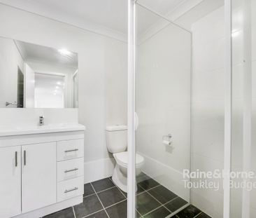 Modern & Private - Photo 2
