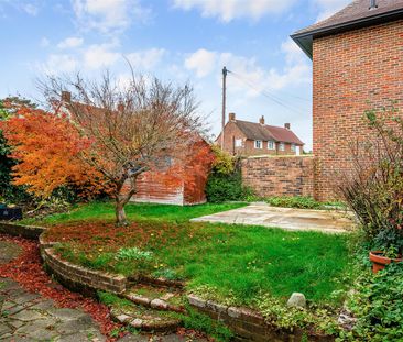 To Let 3 Bed House - Semi-Detached - Photo 2