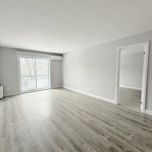 Beau grand 5 1/2 à louer, 2 stationnements + rangement privé, dispo maintenant - Photo 2