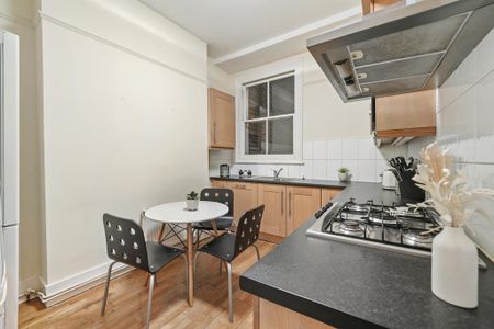 1 bedroom in a house share to rent - Photo 3