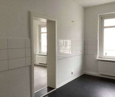 Schöne 3 Zimmer Wohnung mit großer Küche und Wannenbad - Photo 2