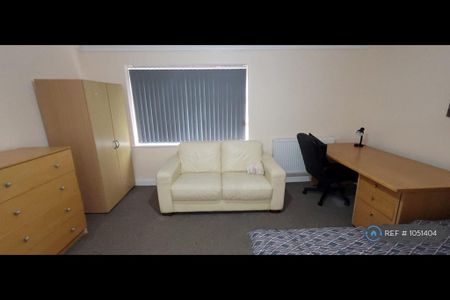 3 bedroom flat to rent - Photo 5