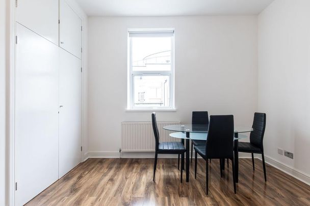 Studio to rent - Photo 1