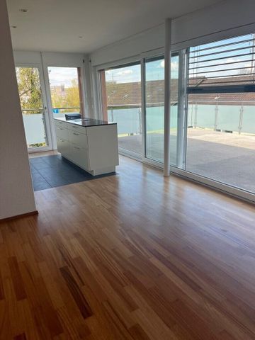 Living in a central location - Photo 4