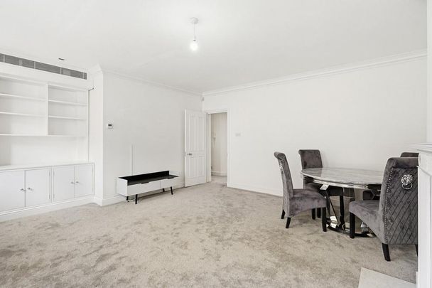 4 bedroom mews to rent - Photo 1