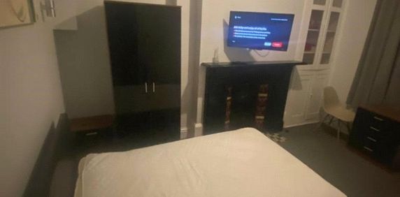 House share to rent - Photo 2