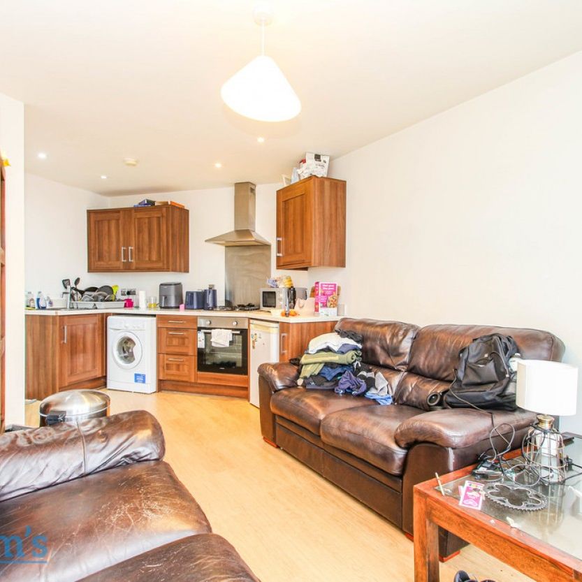 2 bed Apartment for Rent - Photo 1