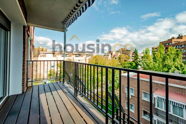 Penthouse for rent in Madrid (Chamartin) - Photo 1