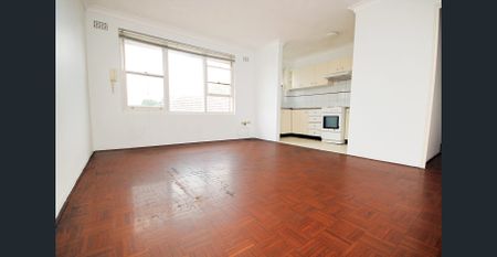 Well-presented 2 bedroom residence located in a small block of 6 - Photo 4