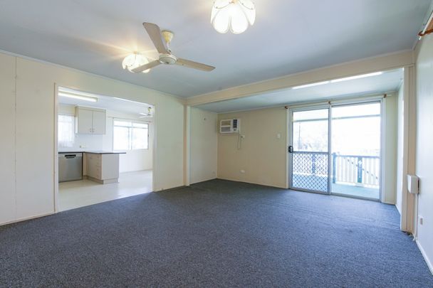 4 BEDROOM HOME CLOSE TO THE PARK! - Photo 1