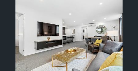 SUPERBLY RENOVATED 3 BEDROOM, 2 BATHROOM AT AU APARTMENTS! - Photo 4