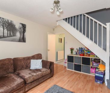 2 bedroom end of terrace house to rent - Photo 2