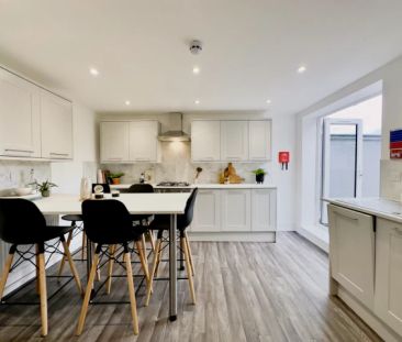 6 Bedroom House - Photo 2