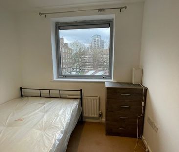 Room in a Shared Flat, Bromley High Street, E3 - Photo 5