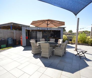 3 bedroom detached bungalow to rent - Photo 2