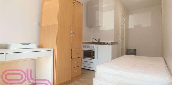 Minterne Avenue, Southall, UB2 - Photo 2