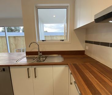 This stunning townhouse - Photo 2