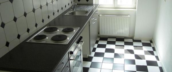 Sanierte 2-Zimmerwohnung mit EBK und Parkettfußboden! - Foto 1