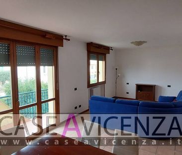 Quadrilocale via Giuseppe Mazzini, Centro, Grisignano di Zocco - Foto 1