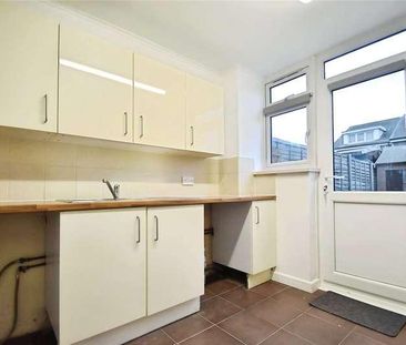 Maplestead Road, Dagenham, RM9 - Photo 4