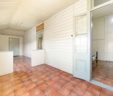 Central 2-Bedroom Unit in Character Queenslander - Photo 6