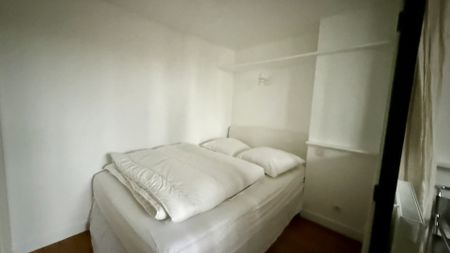 75009 Paris 75009 - Place d'Estienne d'Orves - Photo 3