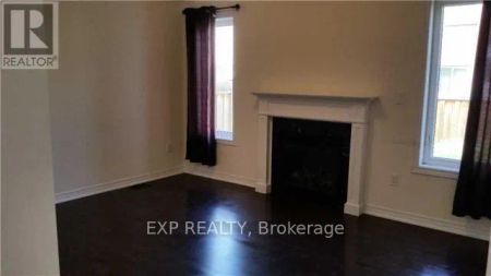 92 MELTWATER CRESCENT - Photo 2