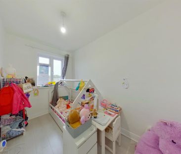 Gregson Avenue Bridgemary Gosport, Hampshire PO13 0UR - Photo 4