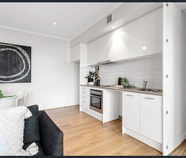 Spacious Three-Bedroom Home in a Fantastic Parkside Location - Photo 6