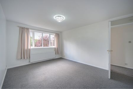 1 Bed Flat, Lilliput Court, SE12 - Photo 2