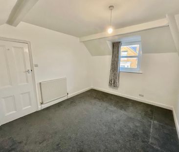 4 bedroom end of terrace house to rent - Photo 4