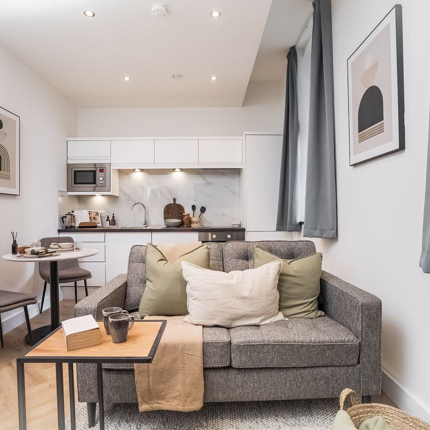 Apt LG05, Churchill House Residence - Photo 1